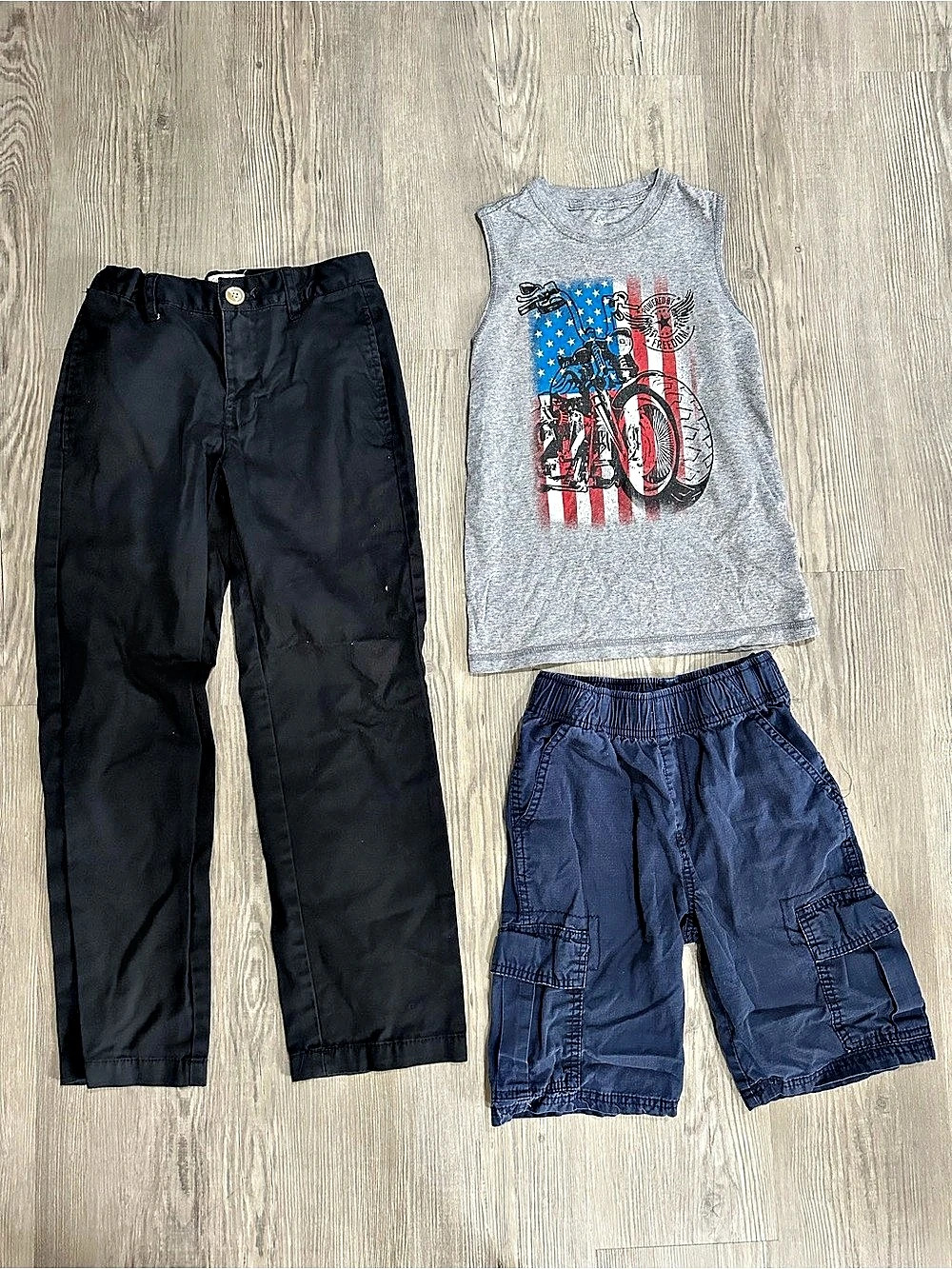 Graphic Tank, Pants, & Shorts Set Size Medium (8/10)